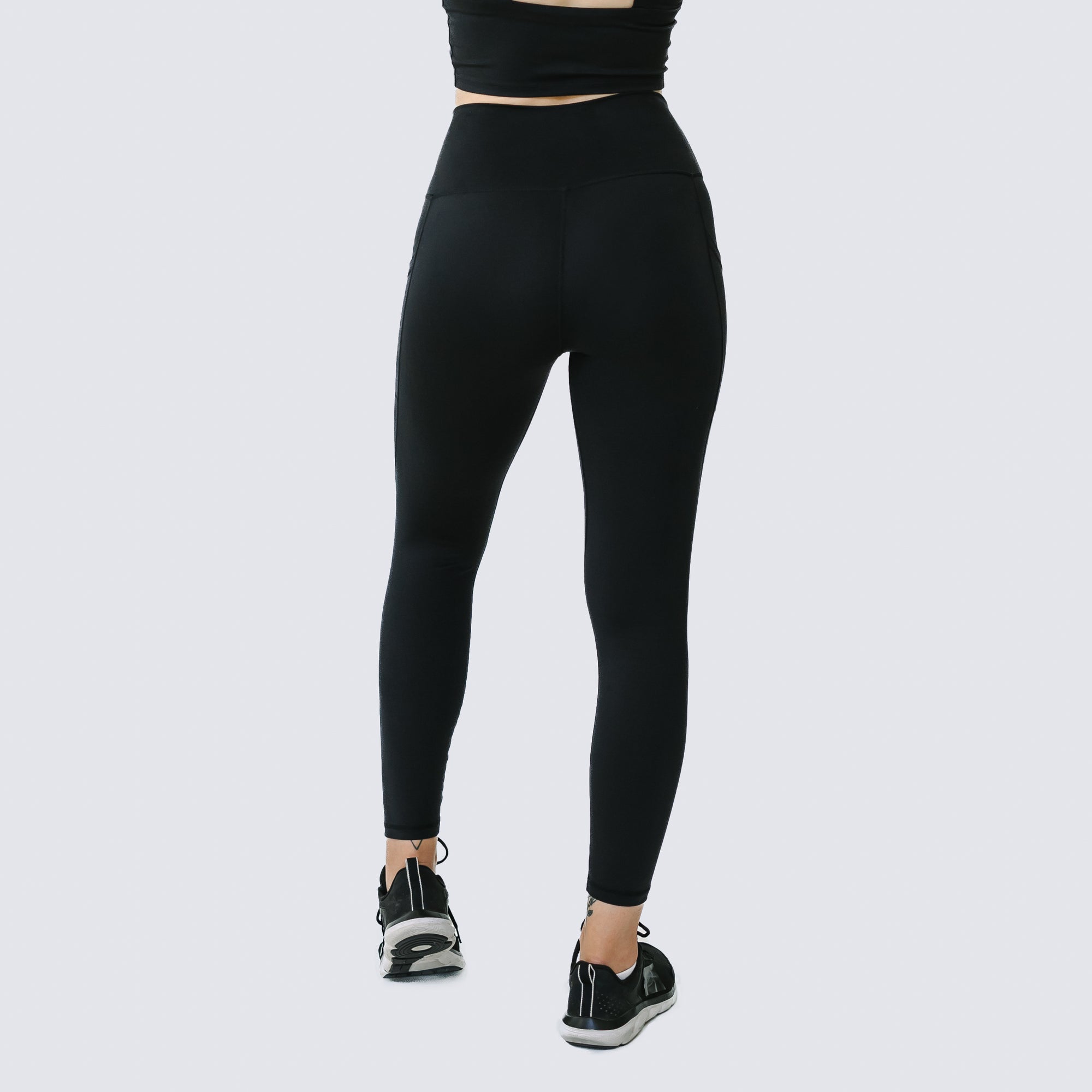 Loving this all black fit 💣💣🫶🏾🫶🏾 All black fit is always cute🔥🔥  Reluna light bra + reluna original sculpt seam leggings Use code:Whitney…